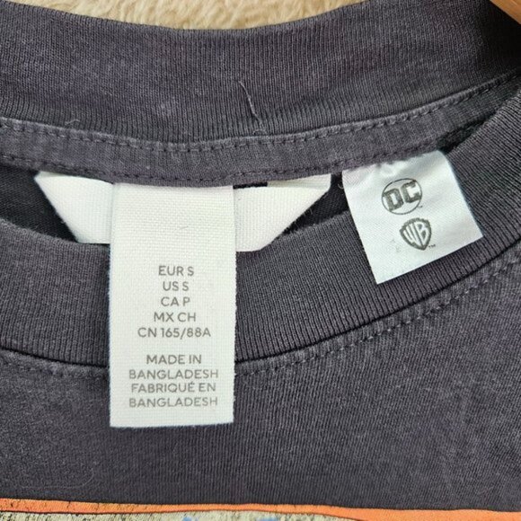 DC WB Wonder Woman Superheroes Comics Tee Women's Size S Black Short Sleeve H&M - Picture 4 of 10